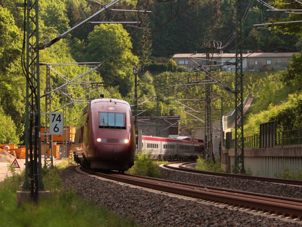 Ein Thalys von Kln kommend auf dem Weg nach Paris hat am 08.05.2011 den Buschtunnel in Aachen verlassen und fhrt nun auf die Grenze nach Belgien zu.