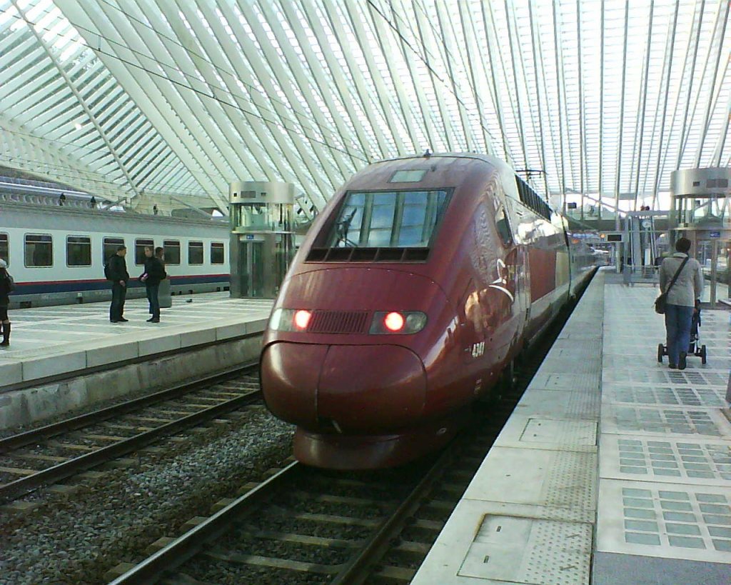 Ein Thalys im L�tticher Bahnhof.
