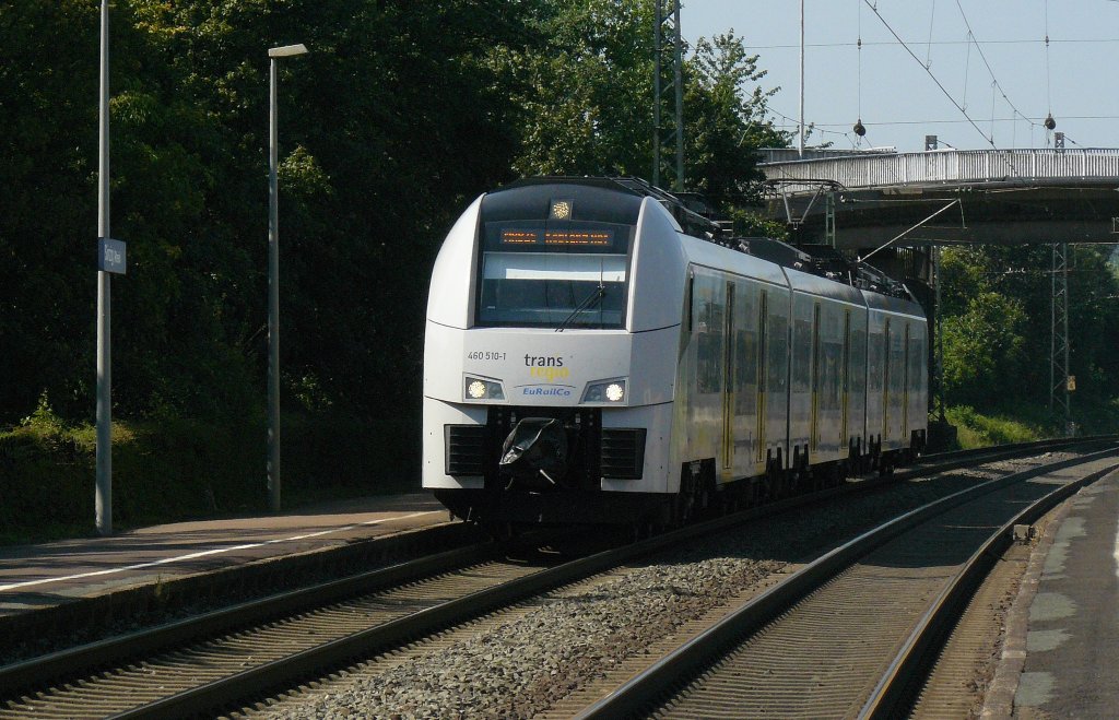 Ein Triebwagen der BR460 der Mittelrheinbahn von Kln nach Mainz fhrt am 1.8.2011 in Sinzig am Rhein ein. 