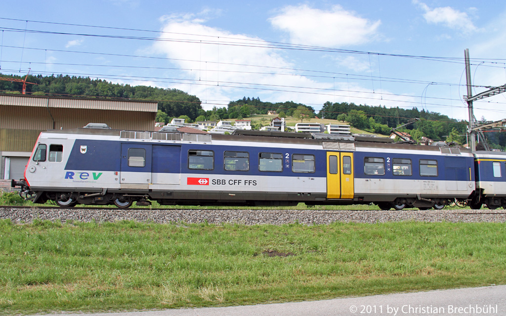 Ein Triebwagen RBDe 560 014-3 der SBB mit zustzlicher Aufschrift ReV am 20. Mai 2011 in Wauwil.