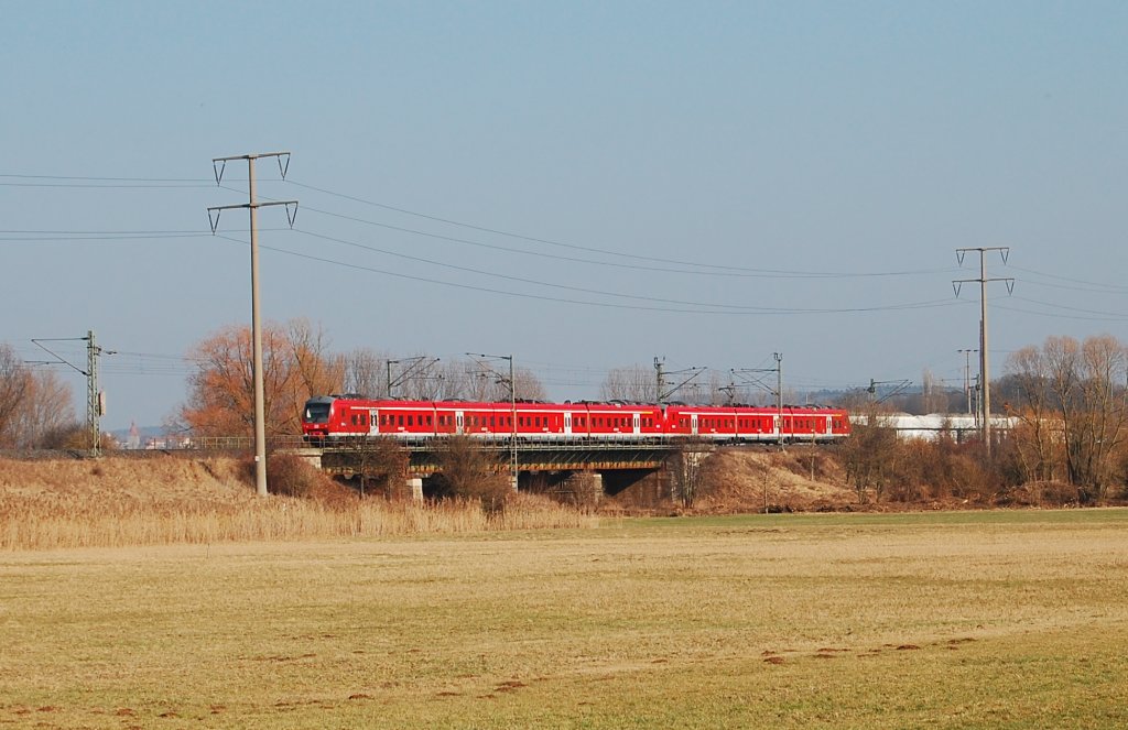 Ein Triebzug der Baureihe 440 am 15. Mrz 2012 zwischen Neustadt Aisch und Schauerheim.