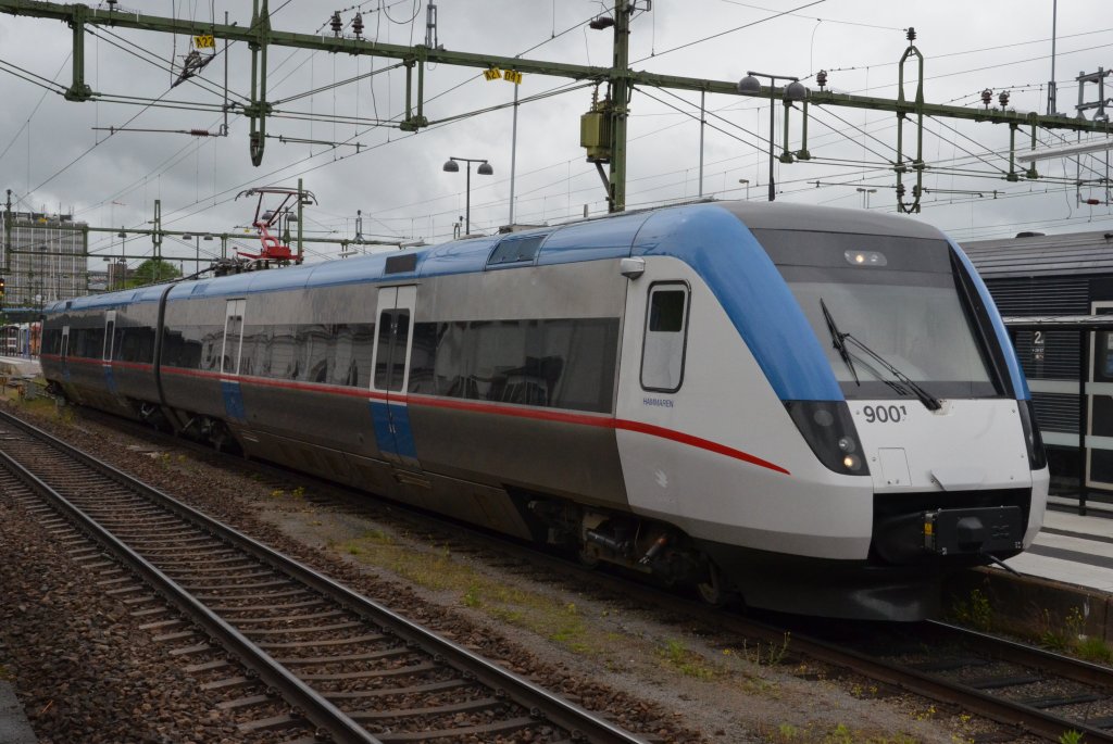 Ein Triebzug Hamaren von Bra Miljval im Bahnhof Norrkping am 01.06.2012.