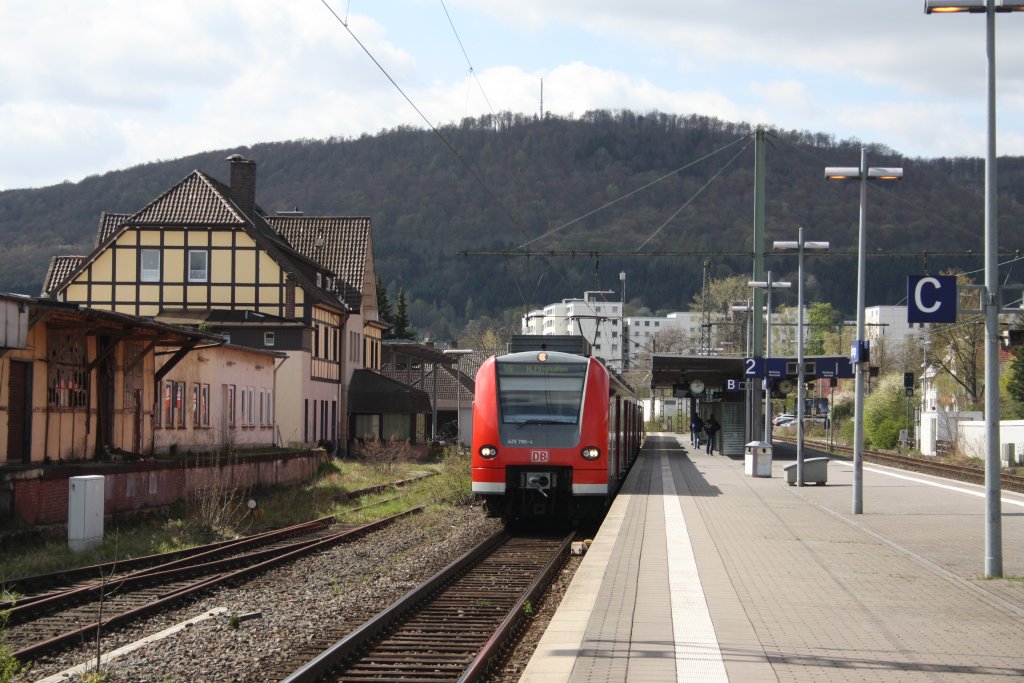EIN Triebzug der S-Bahn Hannover, am 13.04.2011 in Springe.