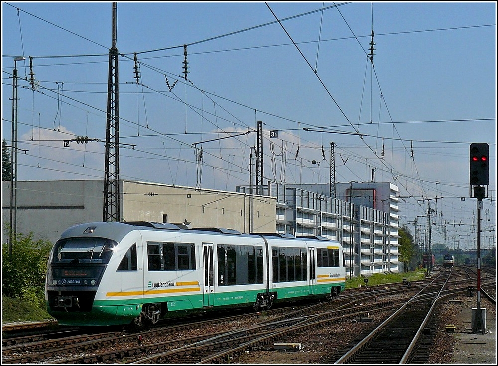 Ein Triebzug der Vogtlandbahn fhrt am 11.09.2010 in den Bahnhof von Regensburg ein. (Hans)