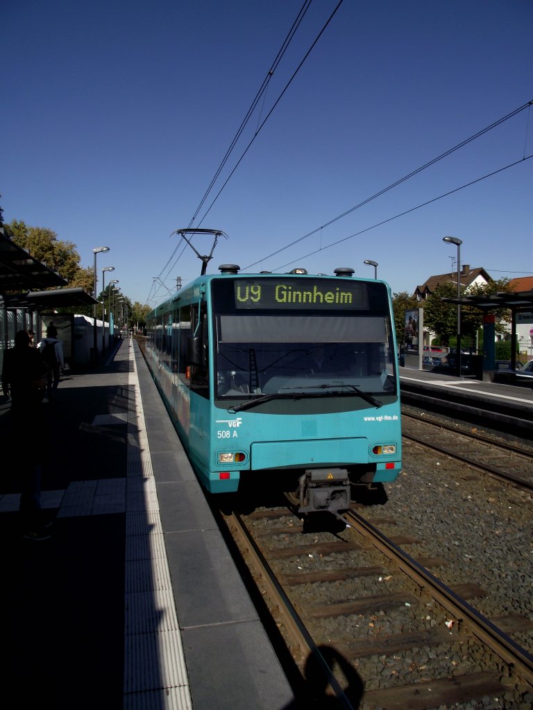Ein U4 Wagen der VGF auf der Linie U9 in Nieder Eschbach am 15.10.11
