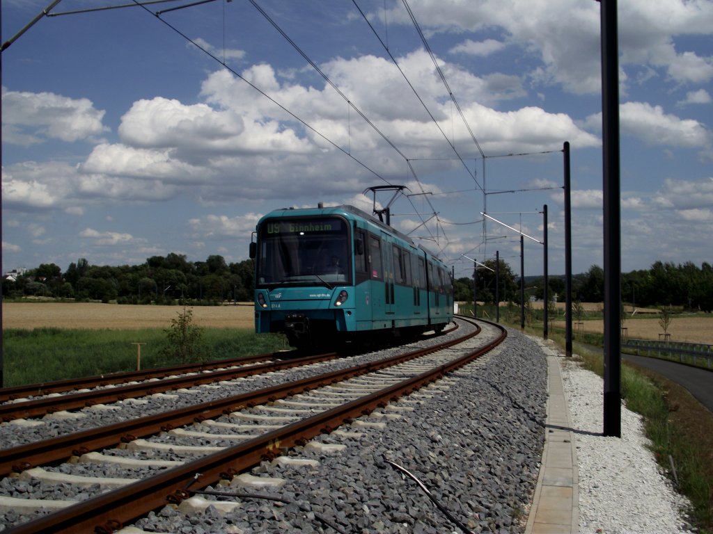 Ein U5 Wagen auf der Linie U9 in Frankfurt Riedberg am 09.07.11