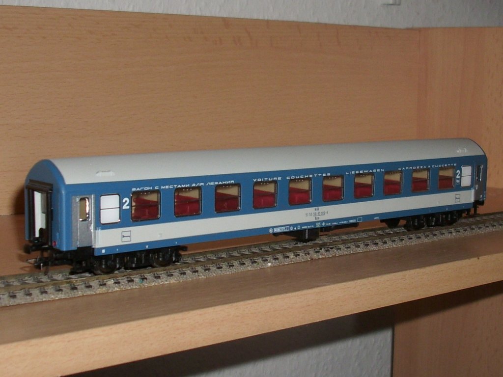Ein ungarischer Liegewagen von Sachsenmodelle in H0.