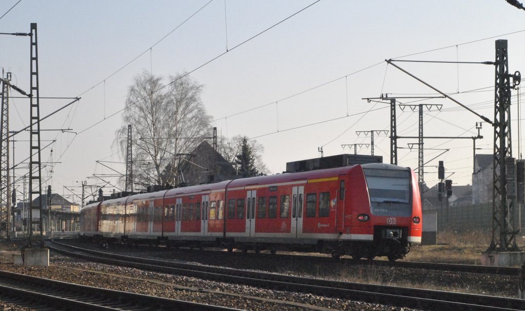 Ein Veband der S-Bahn Hannover, f�hrt am 22.02.10 in Lehrte ein.