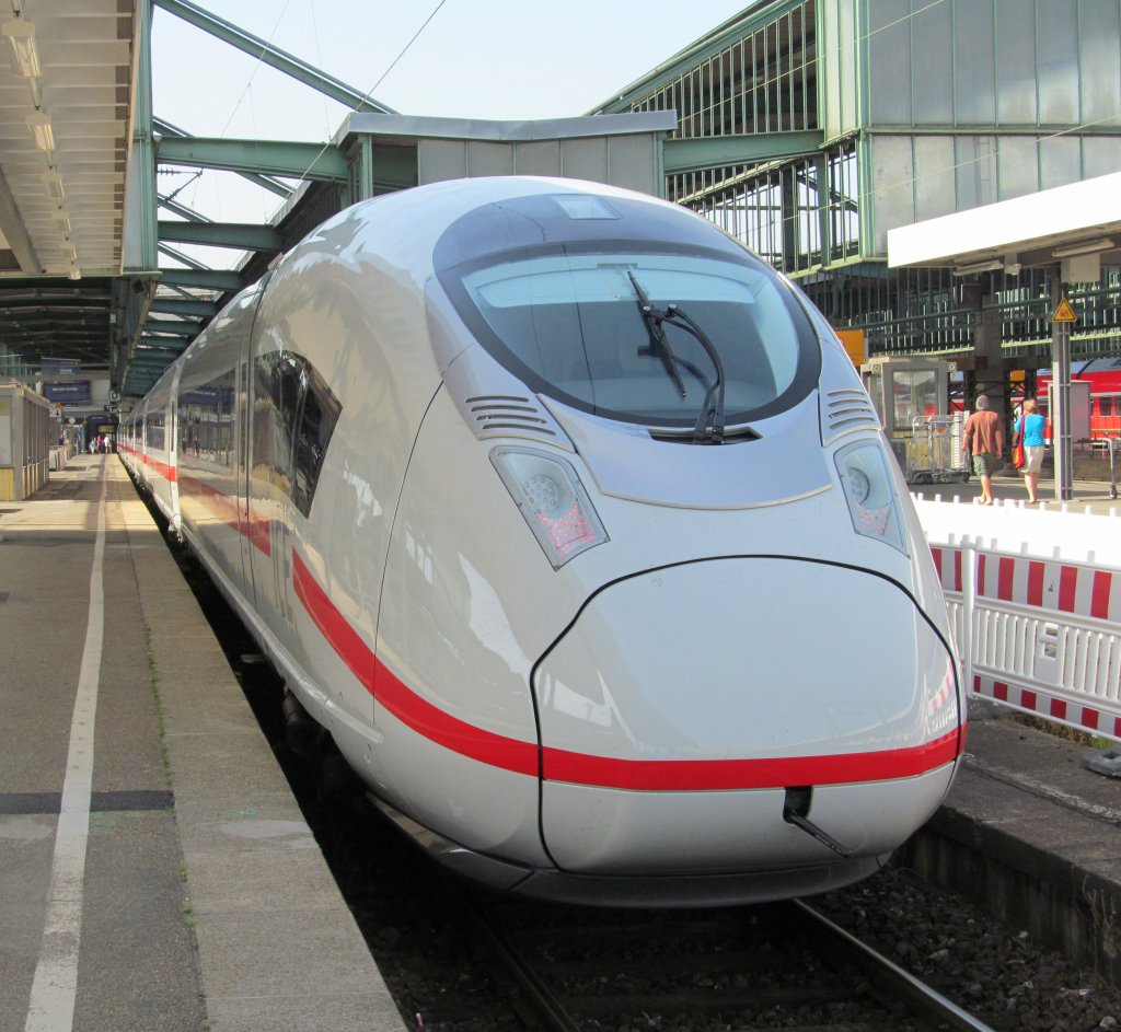 Ein Velaro D steht am 20. August 2012 im Stuttgarter Hbf.