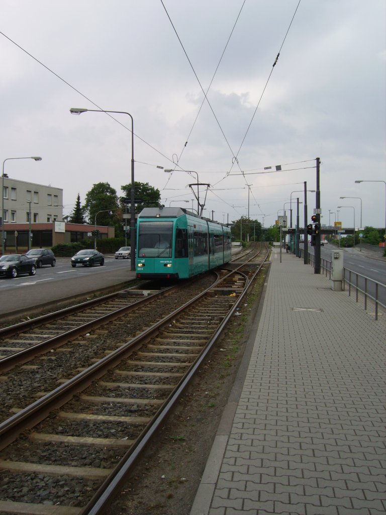 Ein VGF R-Wagen in Frankfurt am Main Ost am 30.04.11
