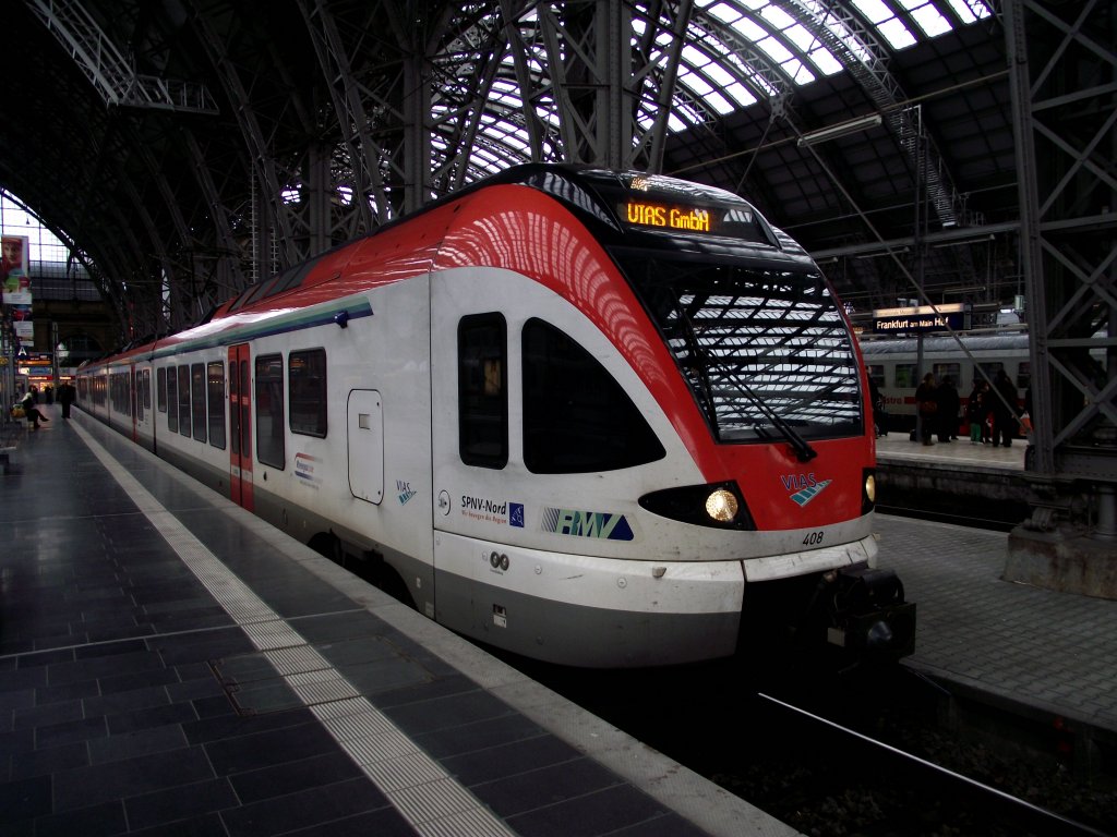 Ein VIAS Flirt (BR 428) alias ET 408 steht am 03.03.13 in Frankfurt am Main Hbf. Wahrscheinlich ist dies einen Schulungs Fahrt gewesen da auf der Anzeige VIAS GmbH stand und er auf Gleis 16 stand. Normalerweise fahren die Zge der VIAS auf Gleis 23 oder 24 ab.