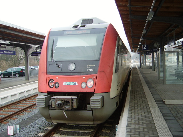 Ein VIAS Itino der auf die Weiterfahrt nach Hanau Hbf wartet am 25.02.11
in Gro� Umstadt Wiebelsbach 