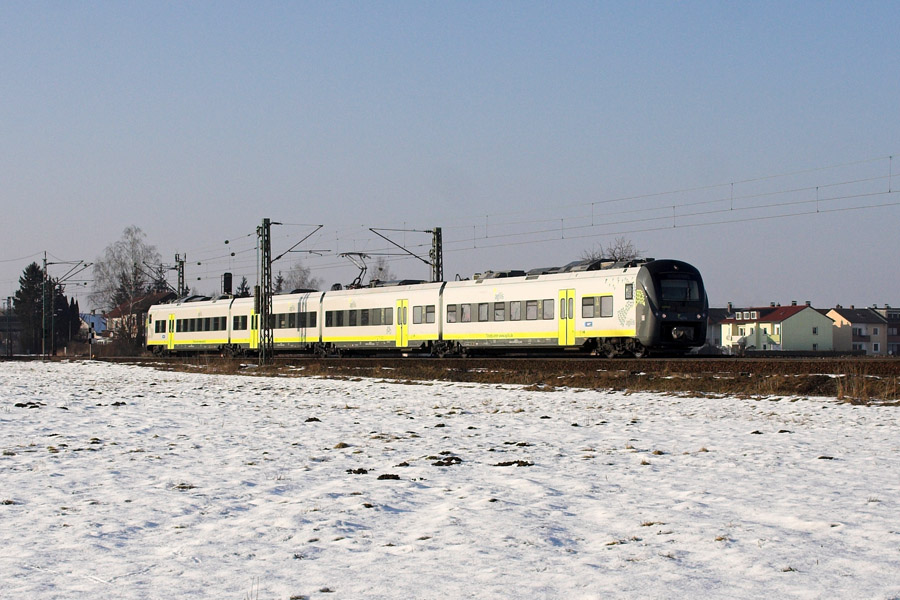 Ein vierteiliger agilis 440 war am 30.01.2011 zwischen Neumarkt und Plattling unterwegs. Hier wurde er kurz nach dem Bahnhof Obertraubling erlegt.