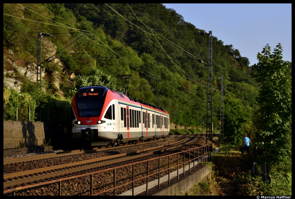 Ein vierteiliger Flirt von VIAS mit der Nummer  414  bei Kaub im Rheintal. Gru an Fotokollegen Kevin und Danke frs fahren... ;-) Das Bild entstand am 12. August 2012