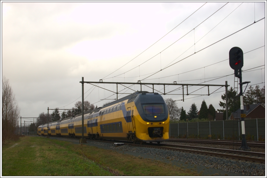 Ein VIRM-Triebzug fuhr am 7. Januar 2012 als IC durch den Bahnhof Rijssen. Gem Fahrplan sollte der IC 148 aus Berlin hier fahren, ich wei aber nicht warum das nicht der Fall war.