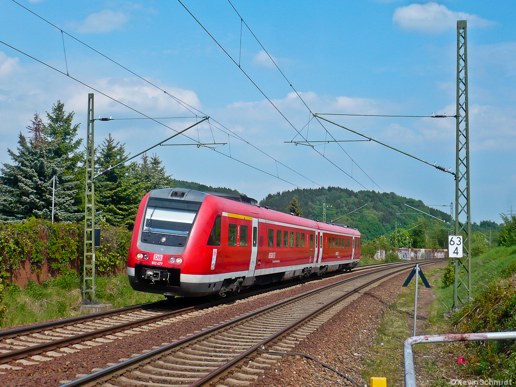Ein VT 612 ist als IRE 3092 von Dresden nach Nürnberg bei Falkenau unterwegs. Der nächste Halt ist in Kürze Flöha. (14.05.2011)
