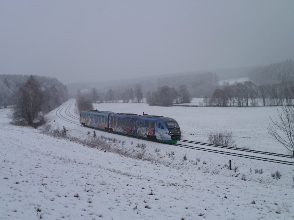 Ein VT der Vogtlandbahn ist am 30.12.11 in Rebersreuth Richtung Adorf unterwegs.

