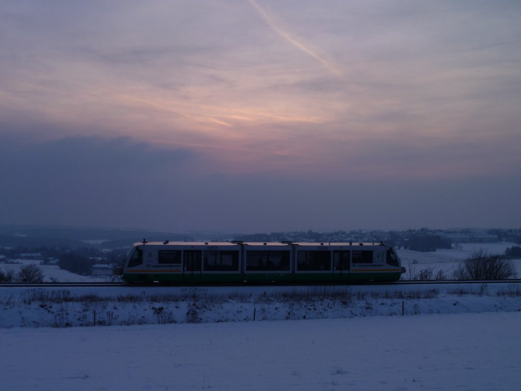 Ein VT der Vogtlandbahn fhrt am 29.01.12 bei Buch/V. Richtung Falkenstein. 

