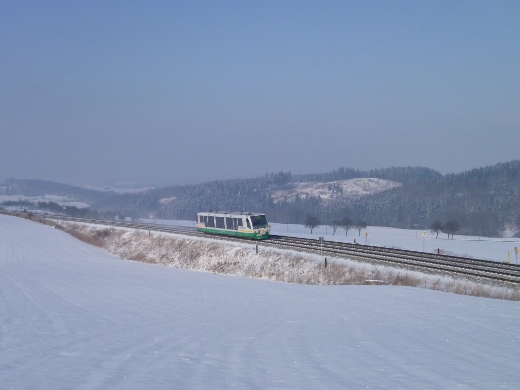 Ein VT der Vogtlandbahn fuhr am 11.02.12 durch Ruppertsgrn, Richtung Herlasgrn.