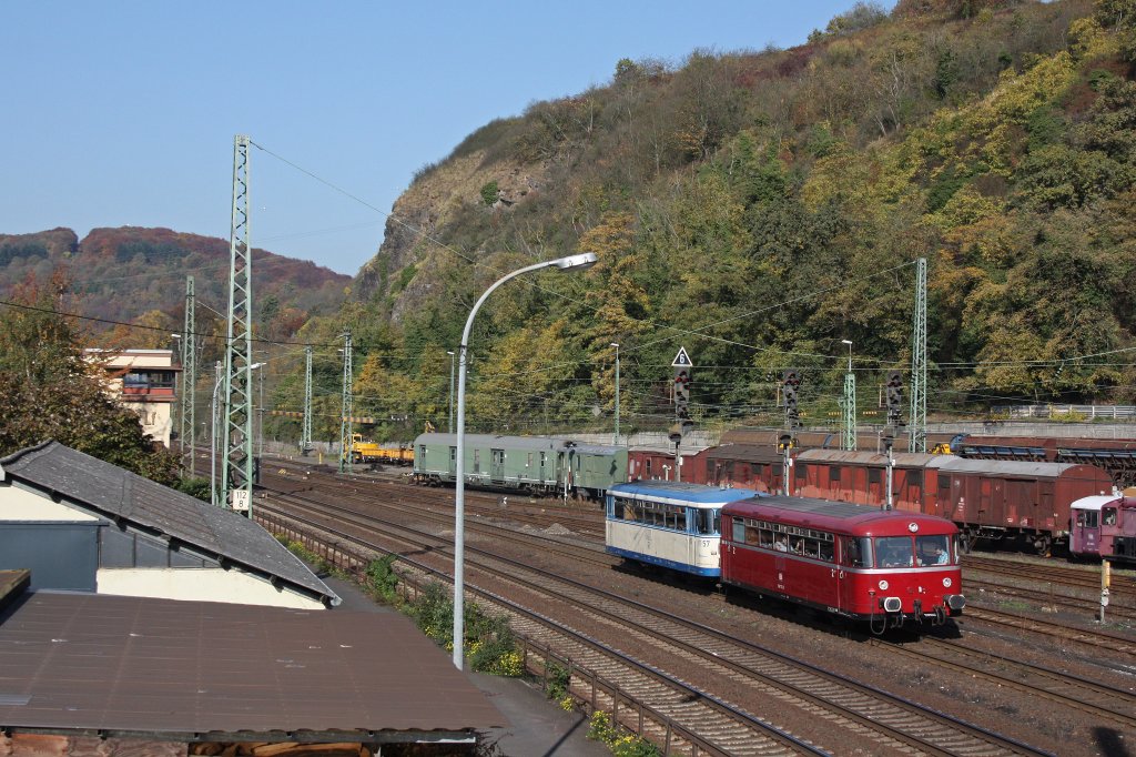 Ein VT98 der Kasbachtalbahn und der VT 57 der HWB waren am 21.10.12 als Pendelfahrten zwischen Linz am Rhein und Kalenborn unterwegs.Hier in Linz am Rhein.