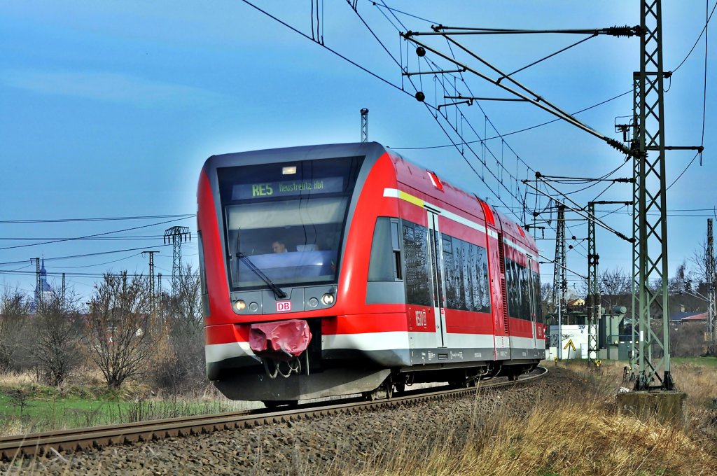 ein  Wasserbahnverwandter  - UBB - 646er verlt Stralsund als RE 5 am 04.04.2011, wird er die 628er ersetzen?
