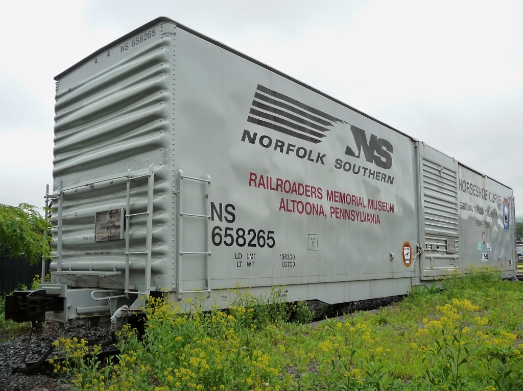 Ein Werbe-Gterwagen am Railroaders Memorial Museum in Altoona, PA (5.6.09)