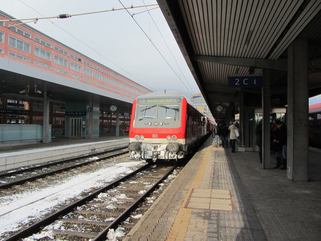 Ein Wittenberger-Steuerwagen war am 8.12.2012 am Ende des Zuges REX 5417 eingereiht.(Innsbruck Hbf)