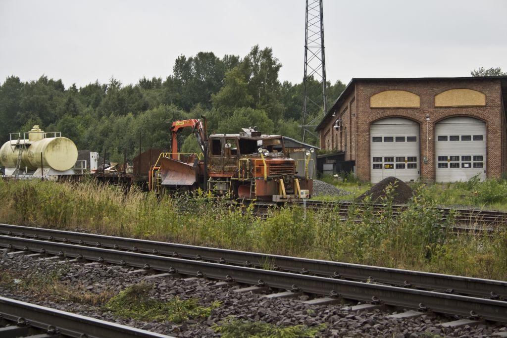 Ein wohl eher trauriges Schicksal erlitt dieser Schienen-Scania von Infranord, den ich am 17.07.2011 in Nssj fotografierte.