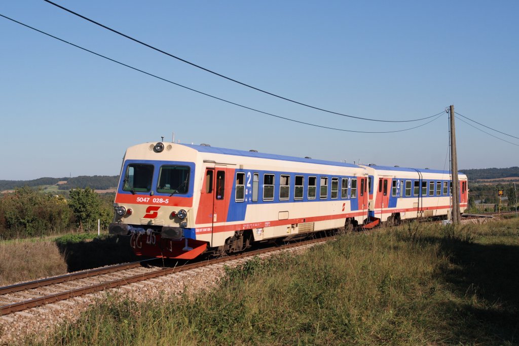 Ein wunderschnes Altlack-Tandem bestehend aus 5047.028 und 015 erklimmt bei Herzogenburg-Wielandsthal den Statzendorfer Berg und konnten dabei bildlich festgehalten werden. 30.09.2011