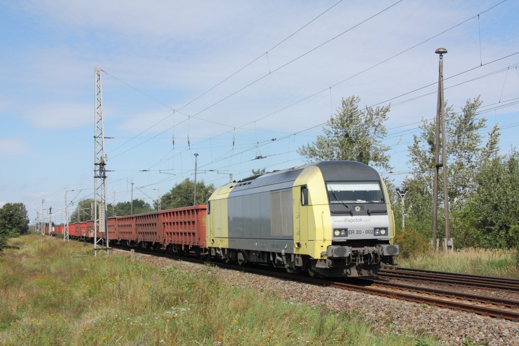 Ein Zitronendiesel (223 002-7) mit einem Ganzzug offener Gterwagen in Knigsborn. Der Zug kam aus Richtung Magdeburg. Fotografiert am 06.09.2011. 