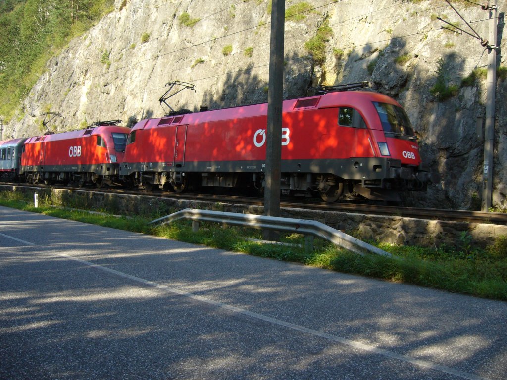 Eine 1016 und eine 1116 im Doppelpack in der Nhe von Stbing bei Graz unterwegs am 22.8.2010.