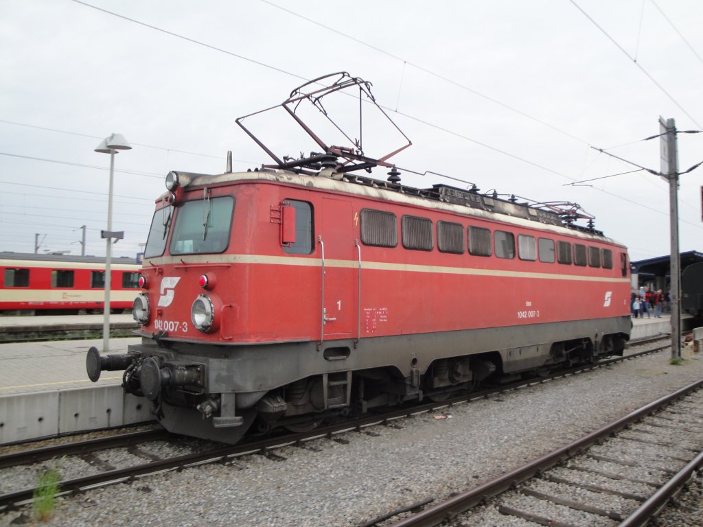 Eine 1042 wird in Krze den NaturExpress Leiser Berge bis Korneuburg bernehmen. Wien Sd(Ost); 2.5.10