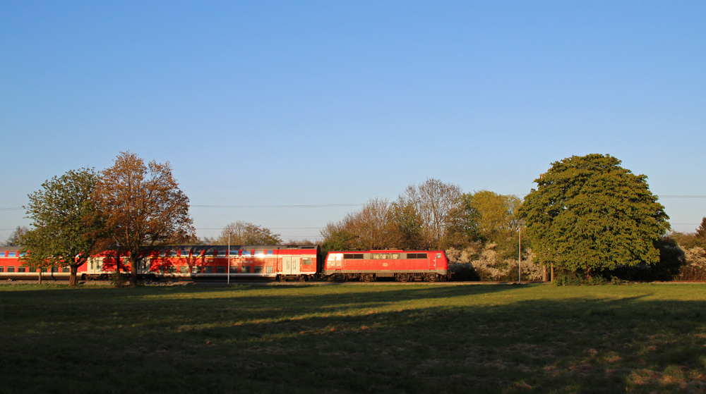 Eine 111 fuhr am 04.05.2013 mit einem RE von Emden nach Mnster, hier in Leer.