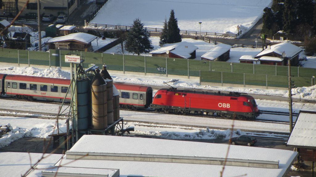 Eine 1116 mit OIC in Brixlegg am 27.1.2012. Der nchste Halt des in Richtung Wien verkehrenden Zugs ist Wrgl Hbf.