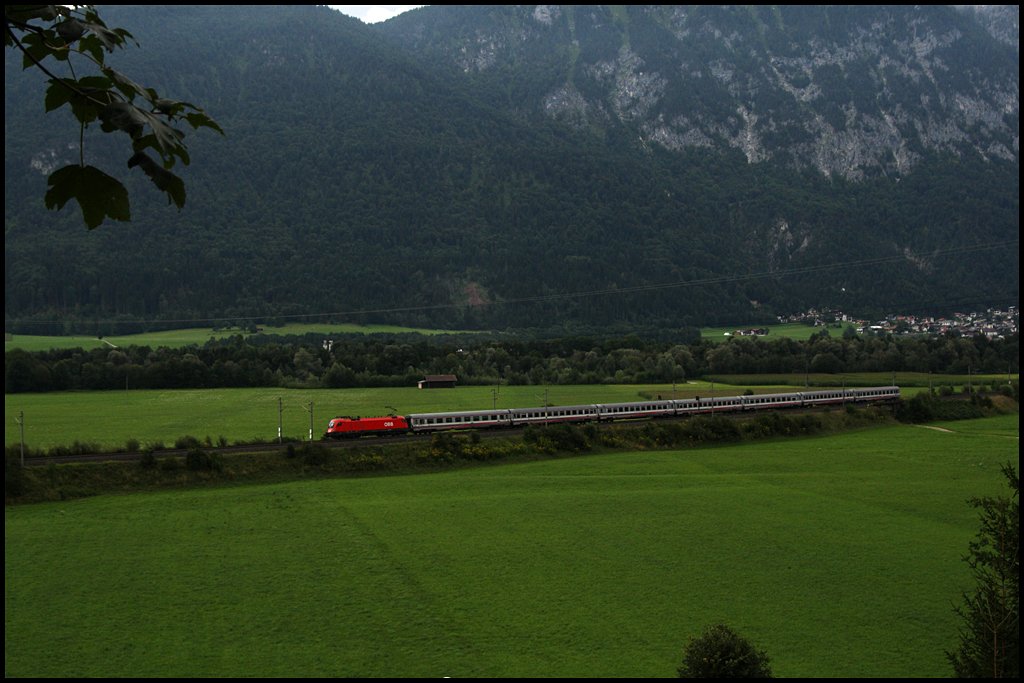 Eine 1116er bringt diesen IC von Mnchen zum Brenner. (Kirchbichl i. Tirol am 10.08.2009.