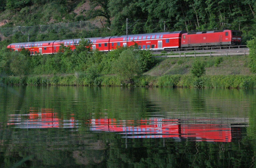 Eine 143 mit RE am 11.6.11 bei Knen