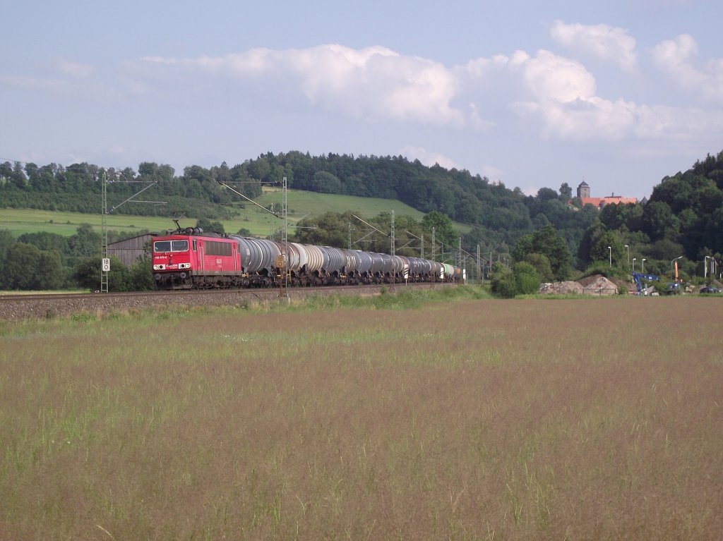 Eine 155 ist am 11. Juli 2011 mit dem CSQ 49451 (Freilassing - Zary) bei Kronach unterwegs.