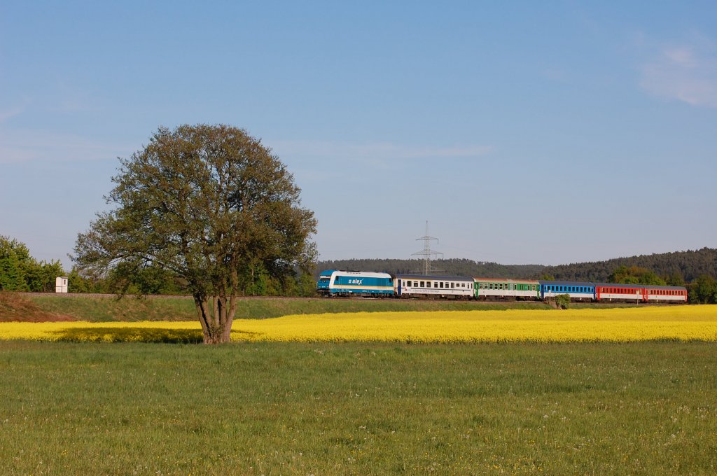 Eine 223 der Vogtlandbahn mit ALX 354 am 07.05.2011 bei Zeitlarn
