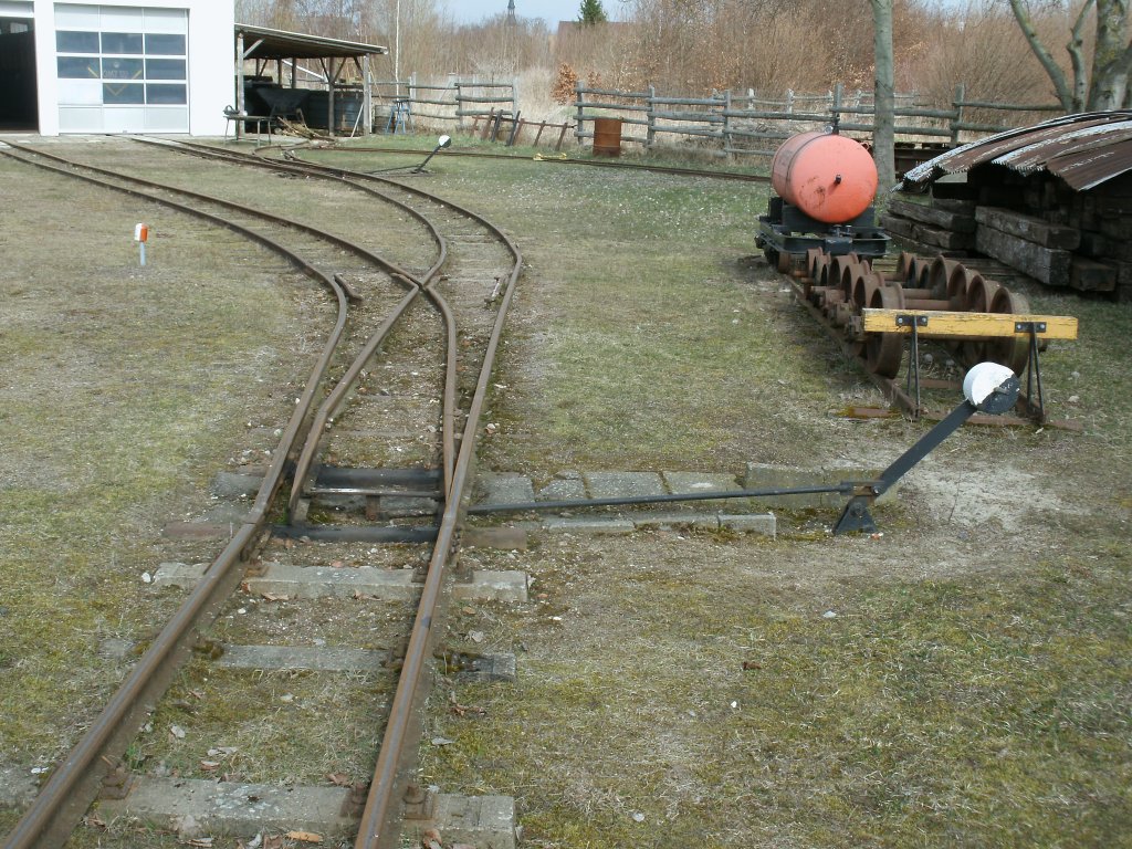 Eine 600mm Weiche die bei der Museumsbahn in Schwichtenberg sich befindet.
Aufgenommen am 13.April 2013.