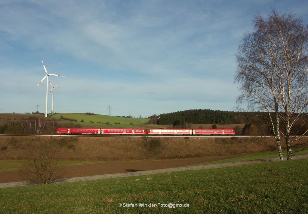 Eine 612er Doppeleinheit f�hrt durch die Sp�therbstsonne am heutigen Mittag bei Fattigau.