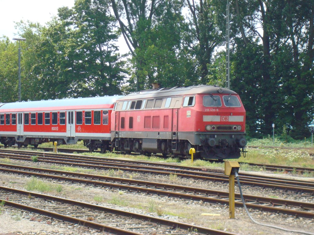 Eine Abgestellte 218 auf dem Gleisvorfeld in Lindau