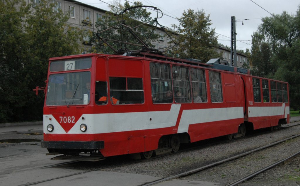 Eine ltere Straenbahn in St. Petersburg am 20.09.2010 gesehen.