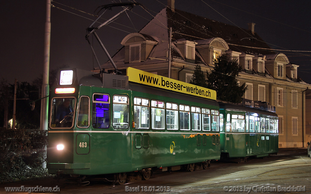 Eine Altbau Be4/4 463 mit dem Niederflur Wagen B4 1503 sind gerade von einer Fahrstunde retour gekommen, hier beim Rangieren in das BVB Depot Dreispitz am 18.01.2013!