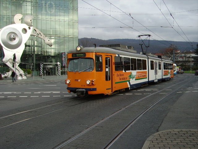 Eine alte Straenbahn in Heidelberg am Hbf am 19.11.10