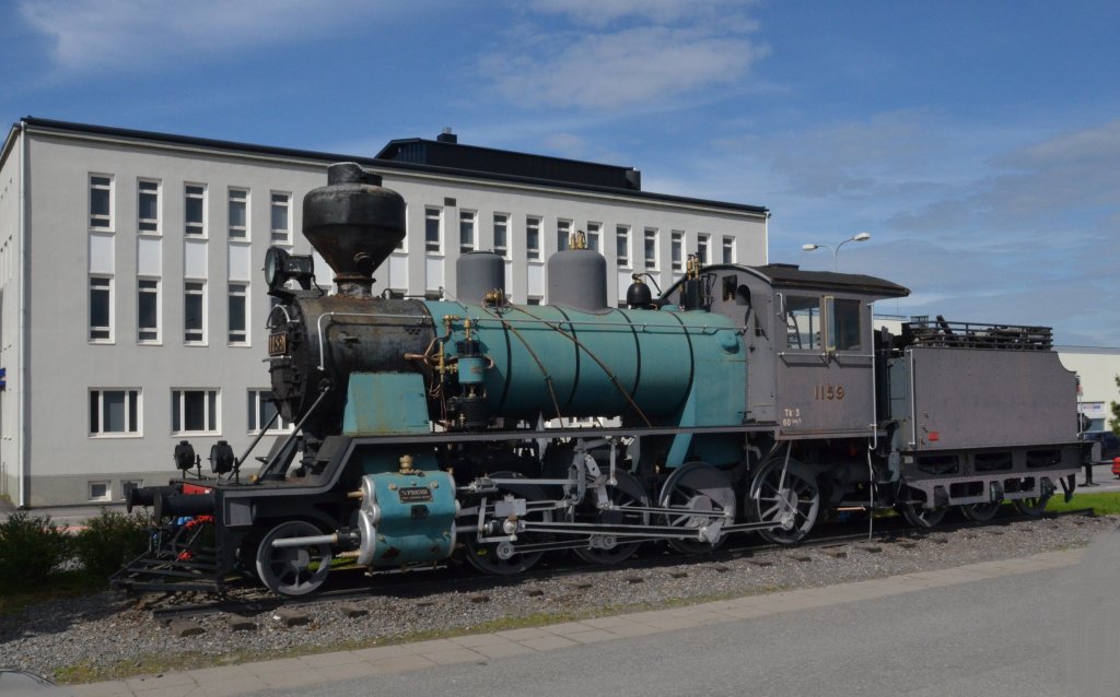 Eine alte Tk3  Dampflok 1159 als Museumsstck vor dem Bahnhof von Kokkolan am 17.06.2012.