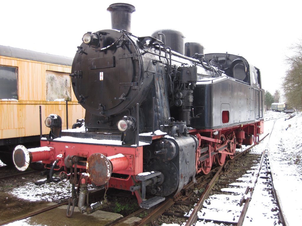Eine alte,rostende Dampflok der Museumsbahn Merzig-Losheim.