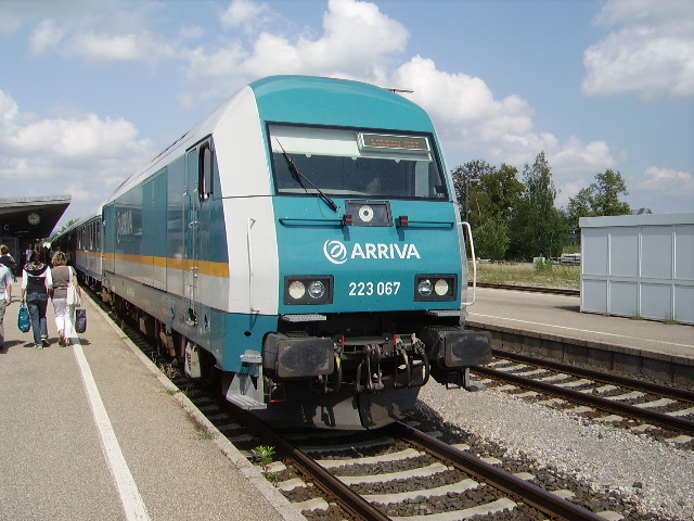 Eine Arriva Alex BR 223 in Kempten Hbf am 11.08.09
