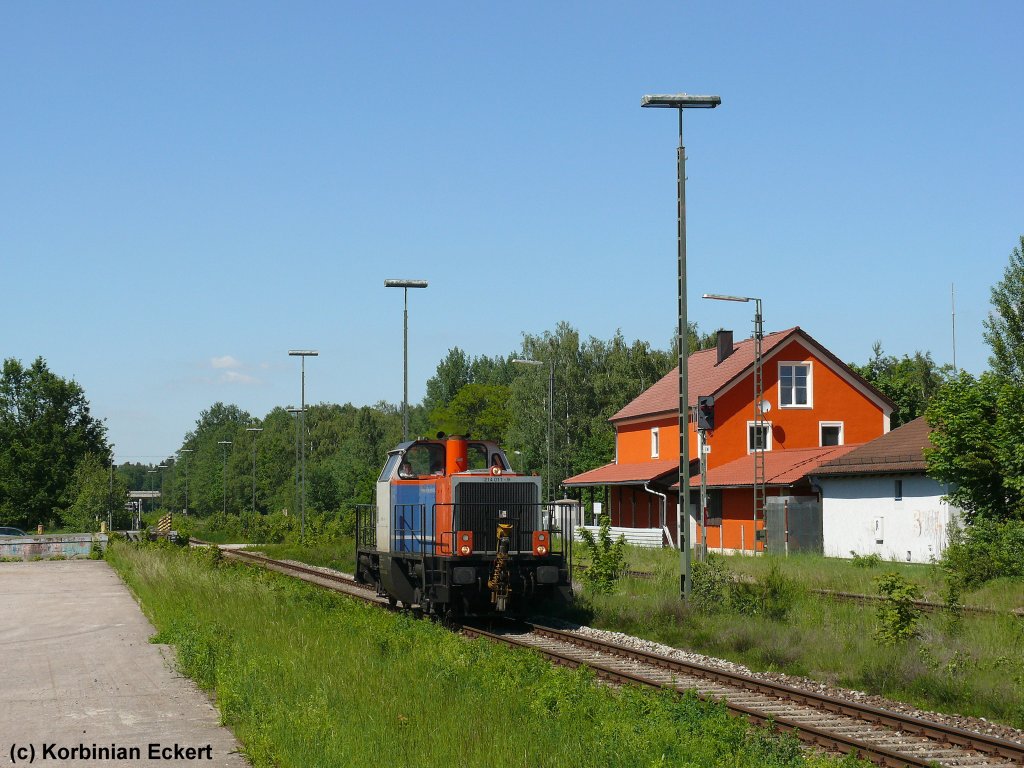 Eine Baureihe 214 der Nordbayrischen Eisenbahn GmbH auf dem Weg in Richtung Regensburg (Klardorf, 4.06.2010)