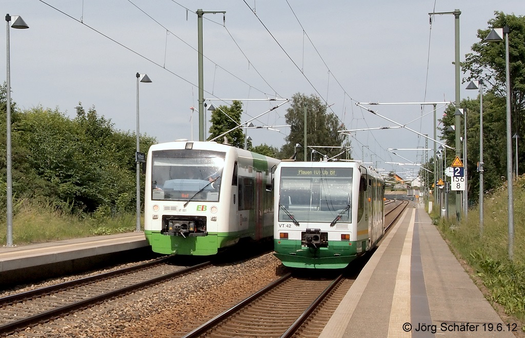 Eine baustellenbedingte Fahrplannderung sorgte dafr, dass sich ein Regioshuttle nach Hof und ein Regiosprinter nach Gera am 19.6.12 in Feilitzsch begegneten.