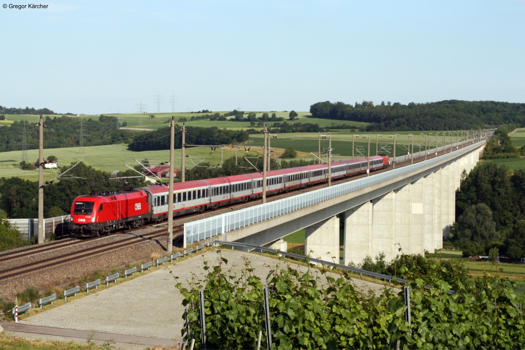 Eine BR 1116 befrdert mit einer weiteren 1116 den EC 112 (Klagenfurt-Frankfurt) dem nchsten Halt Heidelberg entgegen. Aufgenommen am 01.07.2013 bei Enzweihingen.